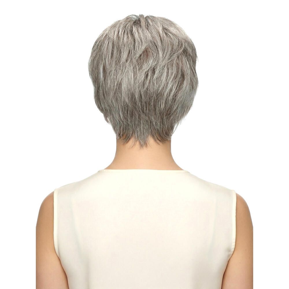 Kurzhaarperücke, graues Haar, Rückansicht einer Frau. Helles Oberteil. Natürlicher Look.