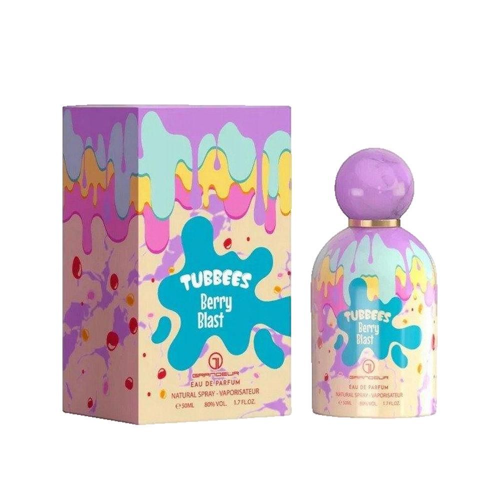 Parfümflakon und Schachtel. Aufschrift: Tubbees Berry Blast. Bunte, tropfenförmige Dekoration. Lila Kugelverschluss. Goldfarbener Hals.