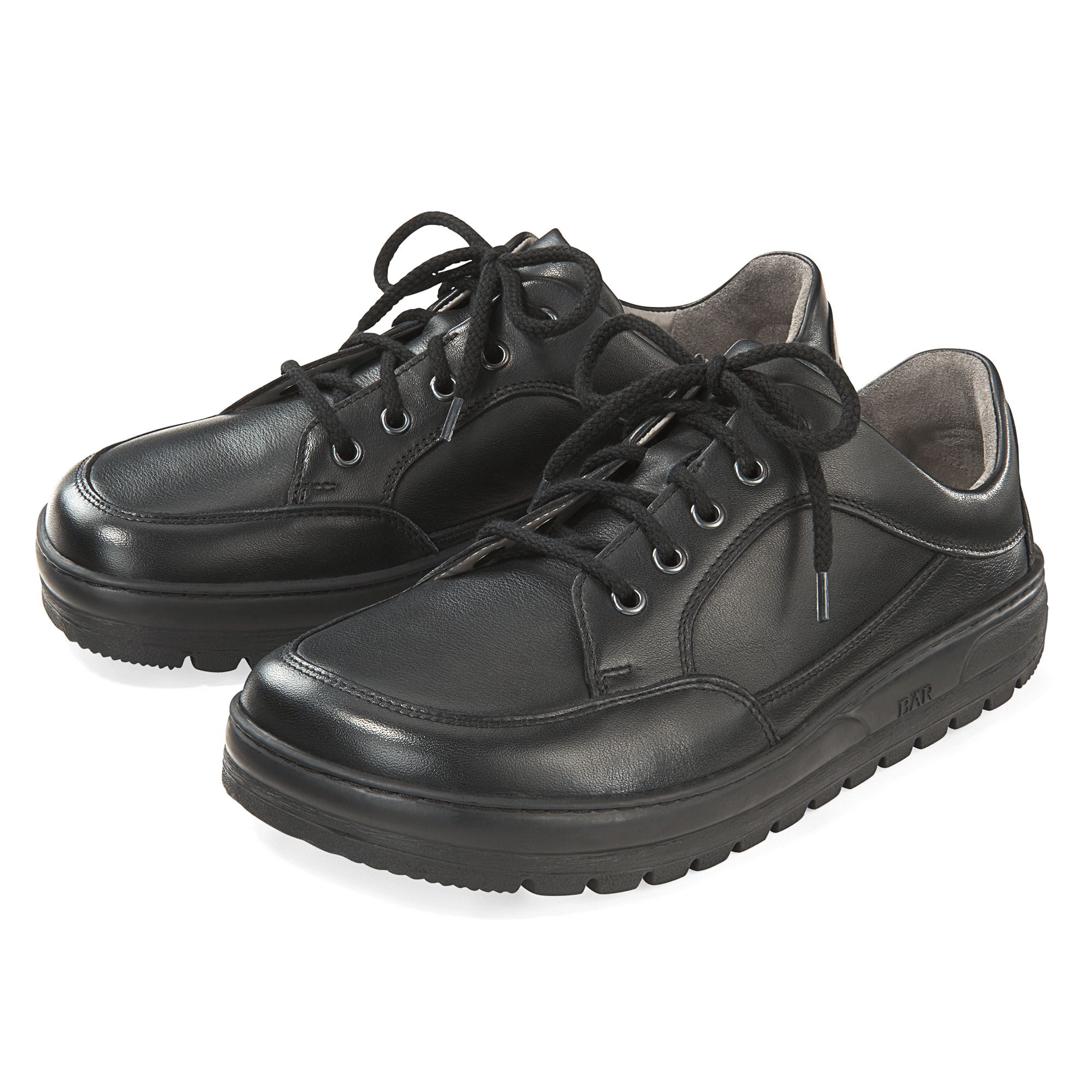 Schwarze BÄR Schnürschuhe aus Leder mit breiter Passform.