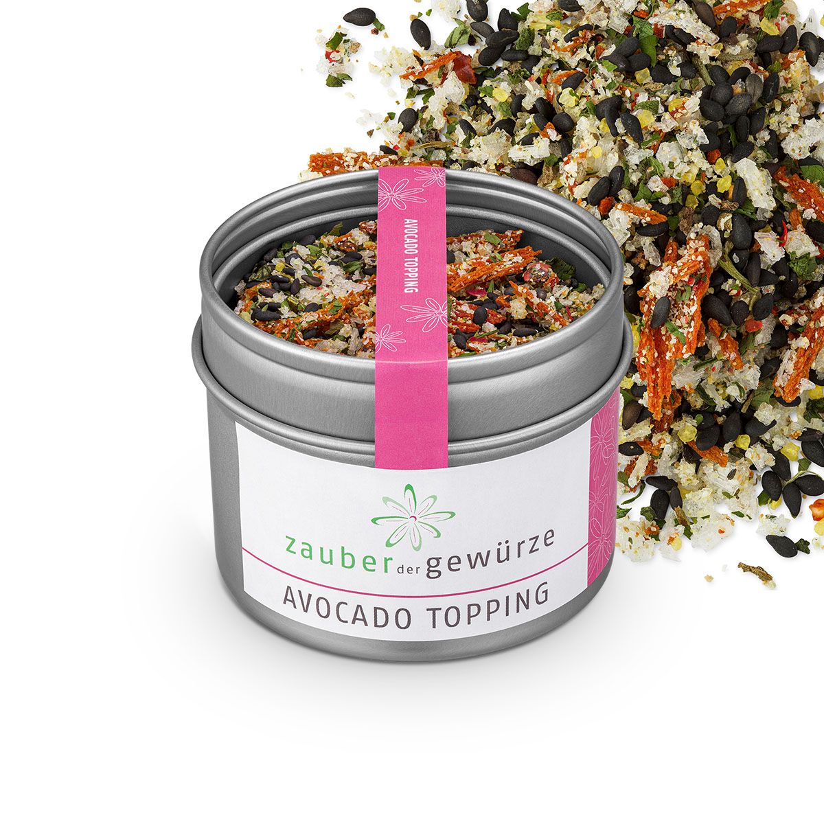 Geöffnete Dose Avocado Topping. Rosa Etikett mit Produktnamen und Logo. Streuung von Topping-Zutaten daneben.