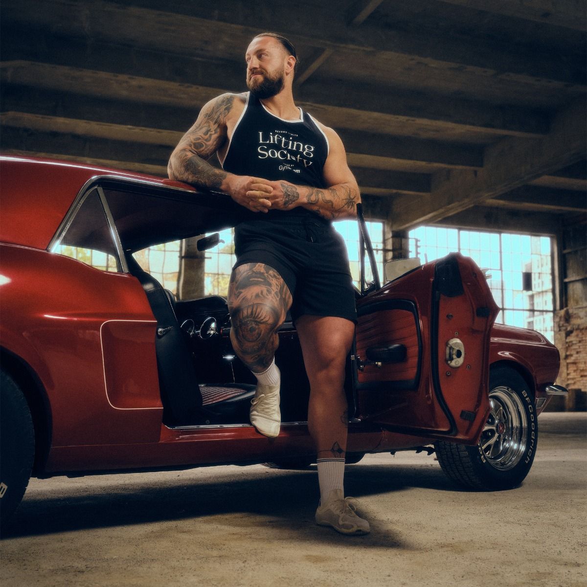 GymBeam Shorts Herren Base regular mit Kordelzug und Reißverschlusstaschen in Schwarz