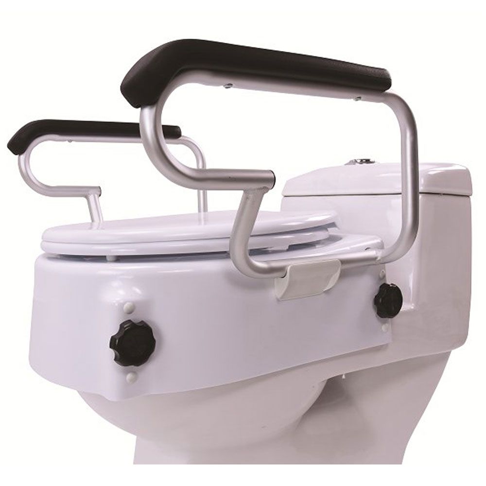 Toilettensitzerhöhung mit Deckel und Armlehnen. Höhenverstellbar. Weiße Kunststoffbasis, silberne Armlehnen, schwarze Polsterung.