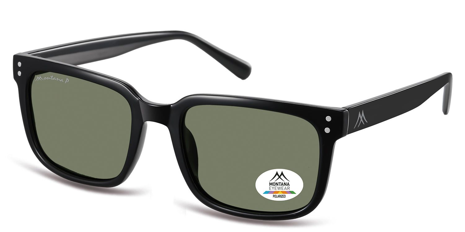 Schwarze Sonnenbrille, schräg von vorne. Eckiger Rahmen, grüne Gläser. Montana Eyewear Logo und Polarisations-Aufkleber. Schwarze Bügel.