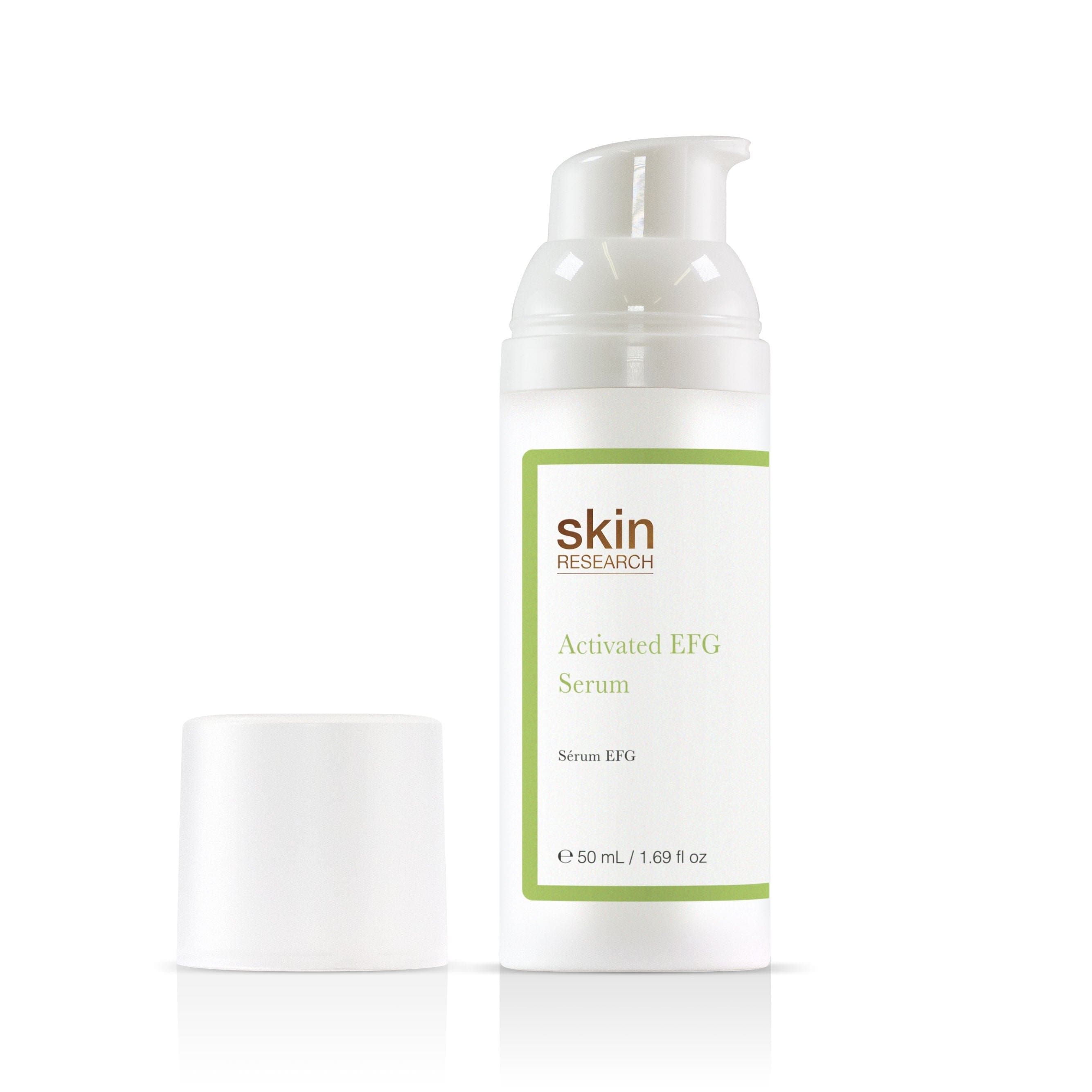 Weiße Serumflasche mit Pumpe und separatem Deckel. Aufschrift: skin research, Activated EFG Serum, Serum EFG, 50 ml / 1.69 fl oz.