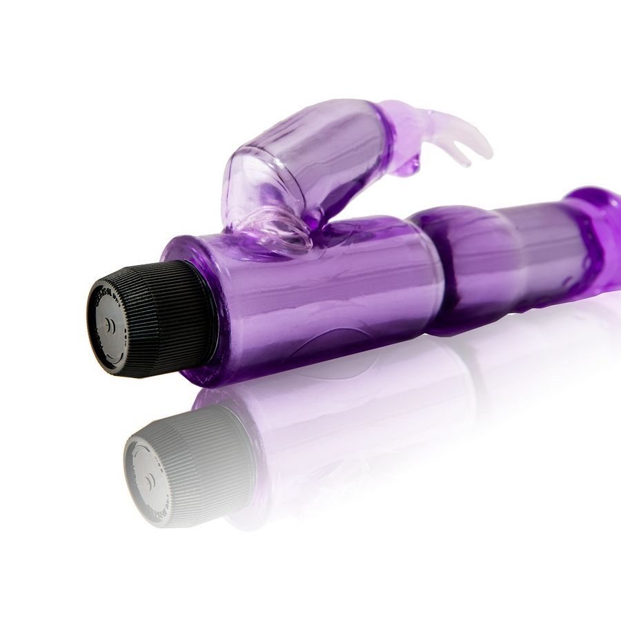 Lila Vibrator mit schwarzem Ende und transparentem Aufsatz. Auf weißem Hintergrund mit Spiegelung.