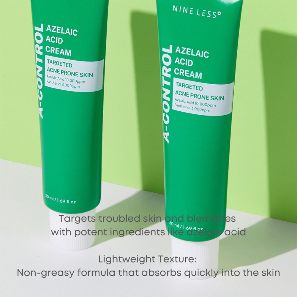Zwei grüne Tuben A-Control Azelaic Acid Cream. Text: Targeted Acne Prone Skin. Leichte Textur: Nicht fettende Formel, die schnell einzieht.