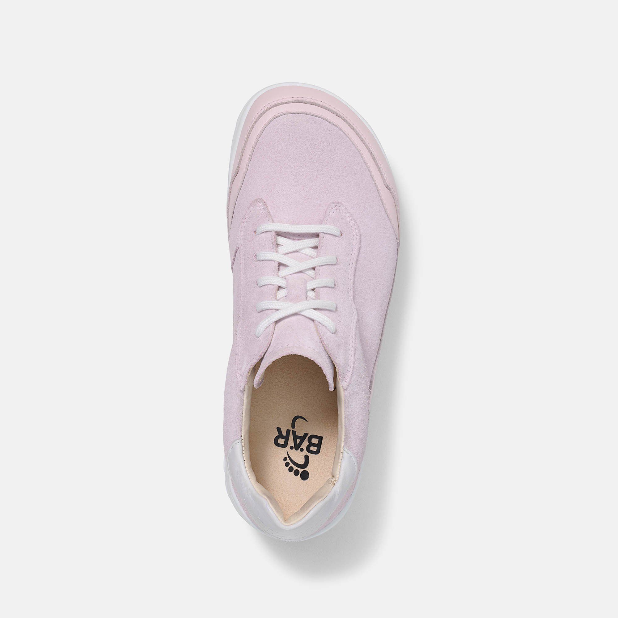 Draufsicht auf einen rosa Schnürschuh. Innensohle mit Logo. Weiße Schnürsenkel. Weißer Einsatz an der Ferse.