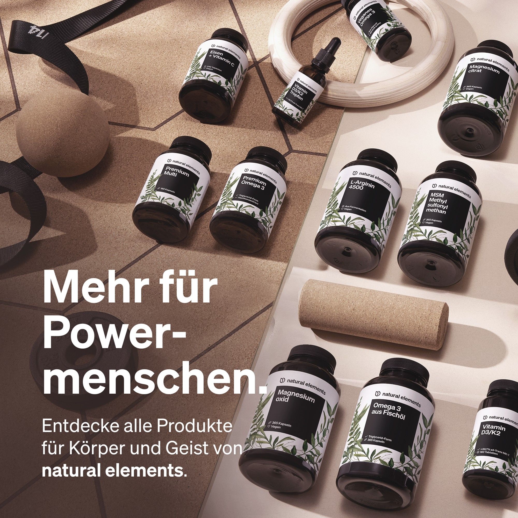 Verschiedene Nahrungsergänzungsmittel in Flaschen. Text: Mehr für Powermenschen. Entdecke alle Produkte für Körper und Geist von natural elements.