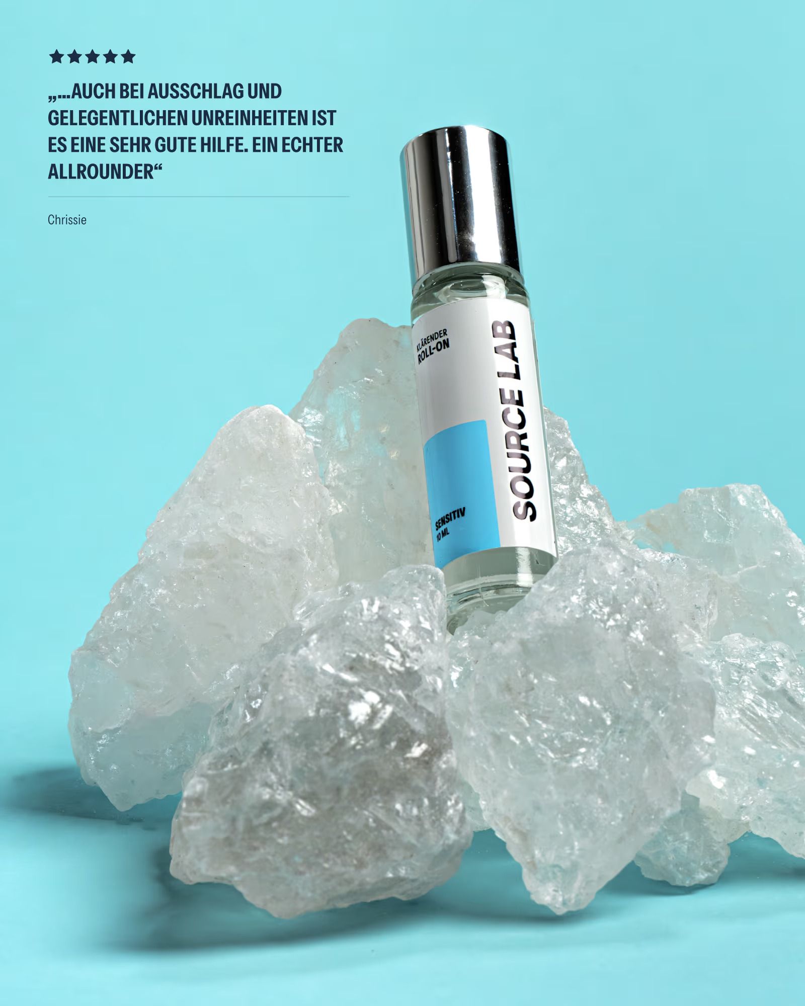 Source Lab klärender Roll-On auf Eisbrocken. 10 ml. "Sehr gut" Dermatest-Siegel.