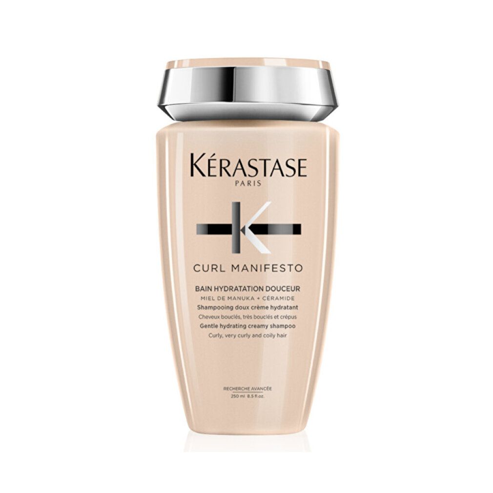 Beige Shampoo-Flasche mit silbernem Deckel und schwarzer Beschriftung. Text: Kérastase, Curl Manifesto, Bain Hydratation Douceur.
