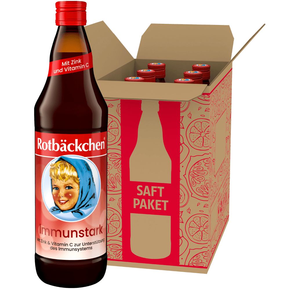 Flasche Rotbäckchen Immunstark mit rotem Verschluss. Daneben ein Karton mit weiteren Flaschen, Aufschrift 'Saft Paket'.