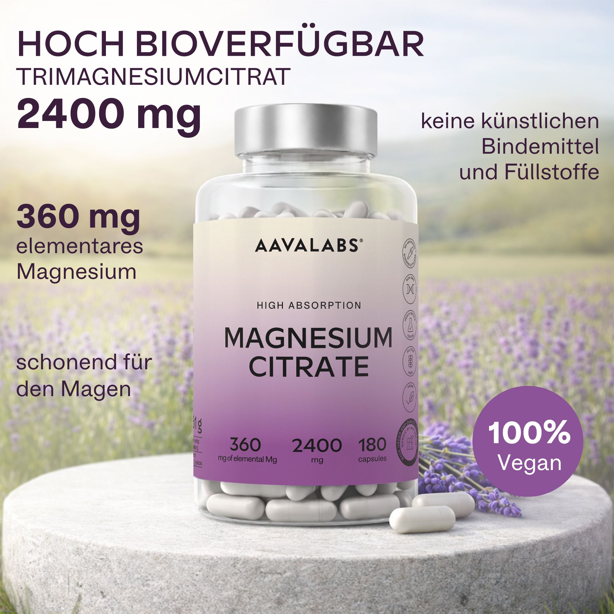 Flasche Magnesiumcitrat in Außenumgebung mit Lavendel.