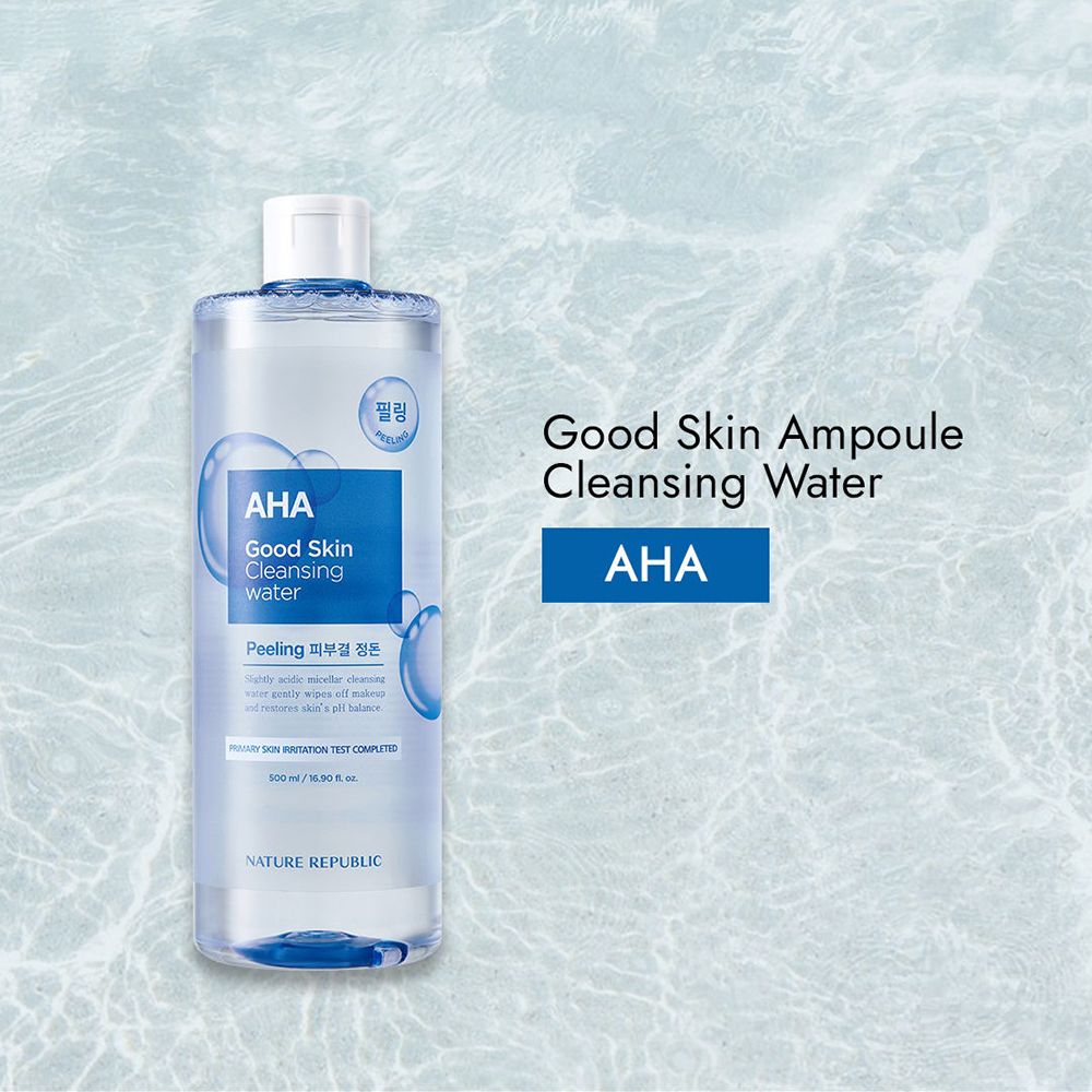 Klare Flasche mit blauem Etikett. Text: AHA Good Skin Ampoule Cleansing Water. Marke: NATURE REPUBLIC. Koreanischer Text. Blauer Deckel.
