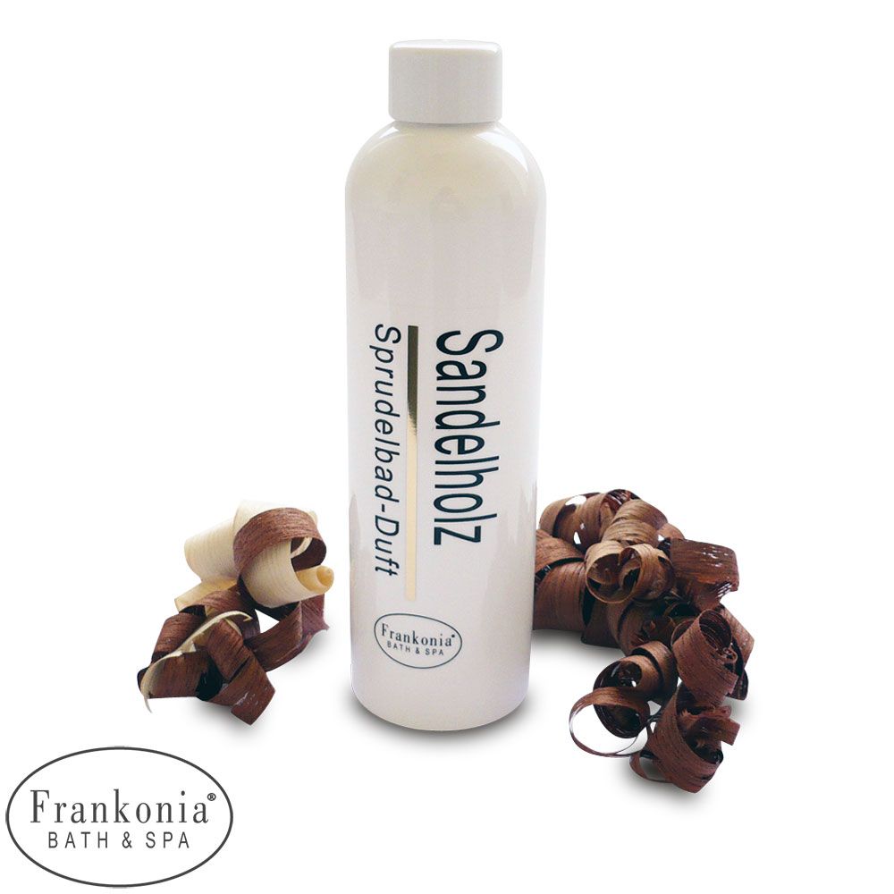 Flacon blanc de Frankonia Bath & Spa Bain Moussant Concentré de Parfum Bois de Santal 2. L'étiquette indique "Sandelholz Sprudelbad-Duft". Des copeaux de bois sont disposés à côté.
