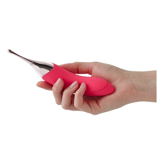 Rosa Stimulator in einer Hand gehalten. Silberfarbener Kopf. Auf weißem Hintergrund.