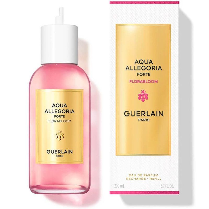 Guerlain Aqua Allegoria Forte Florabloom Eau de Parfum Nachfüllflakon und Verpackung. Rosa Flüssigkeit, goldene Etiketten.