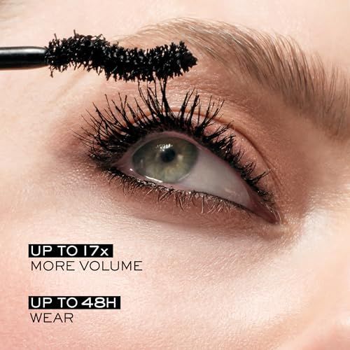 Auge mit Mascara. Text: Bis zu 17x mehr Volumen, bis zu 48 Stunden Haltbarkeit.