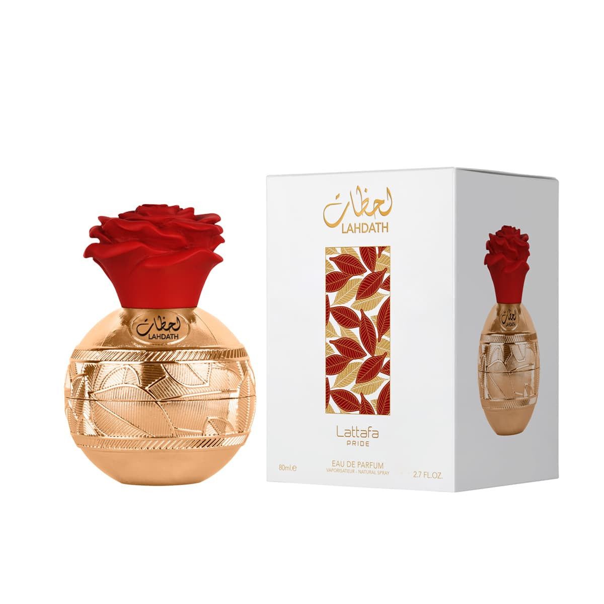 Goldfarbener Flakon mit roter Rosenblüten-Kappe. Weiße Schachtel mit rotem und goldenem Blattmuster.