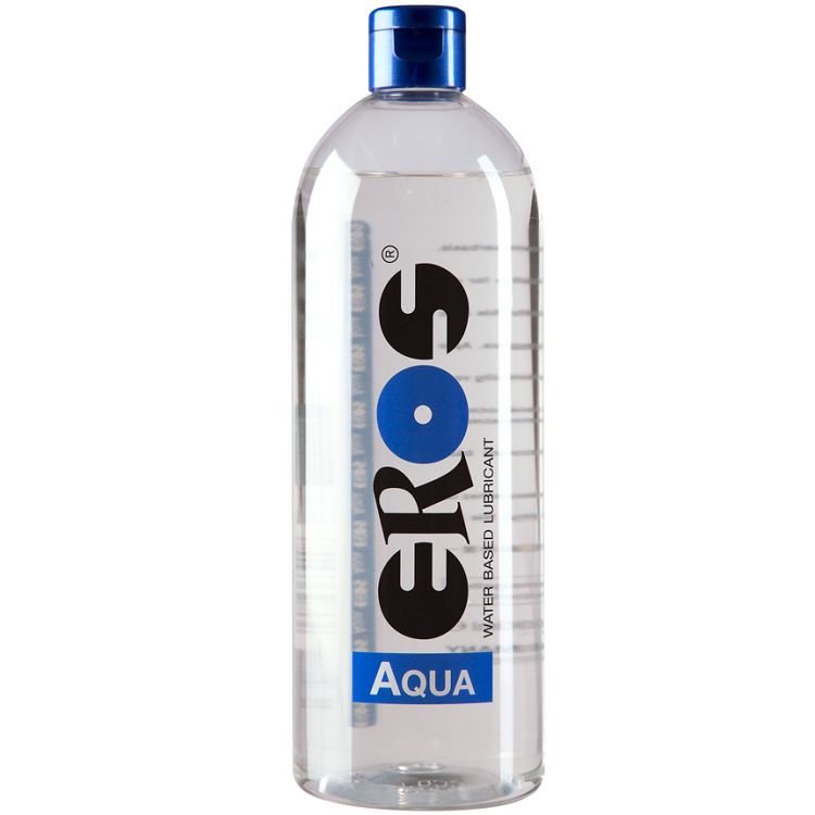 Transparente Flasche mit blauem Deckel. Aufschrift "EROS" und "Aqua".