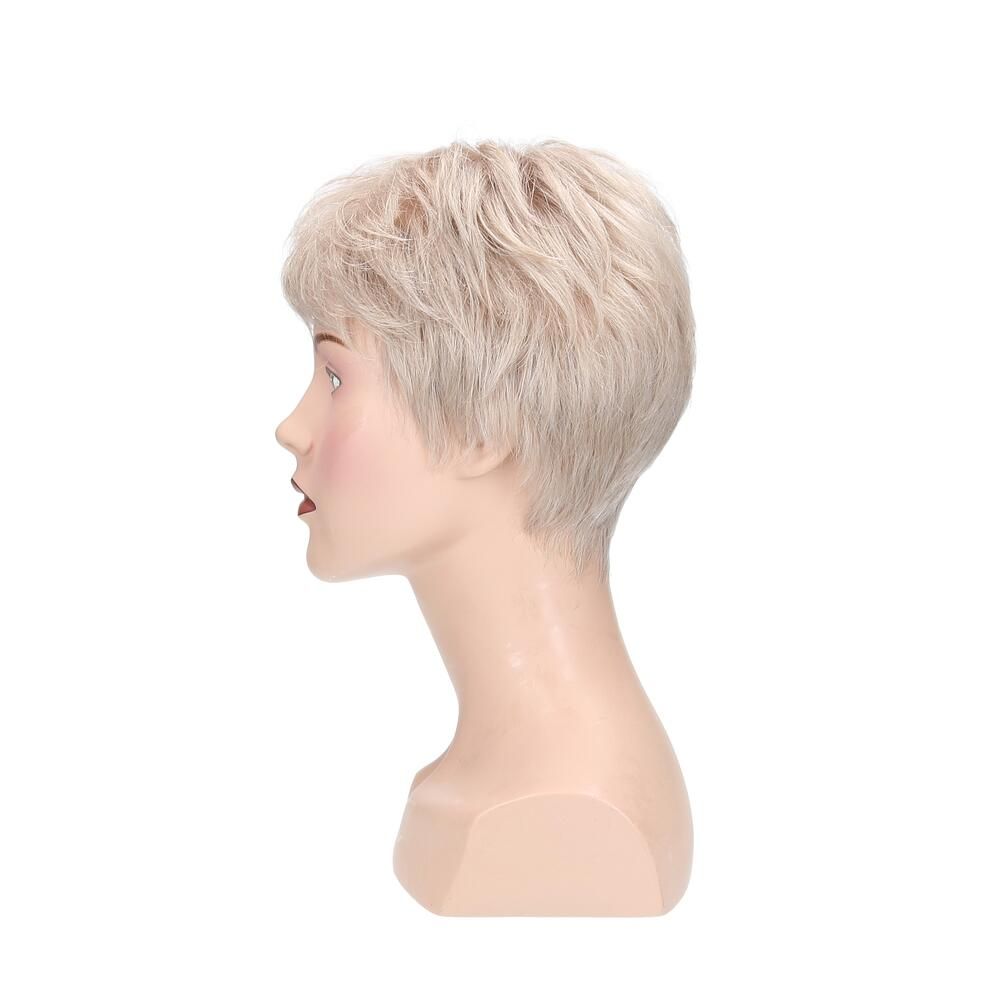 Perücke Lima, hellblond, auf einem Schaufensterkopf. Profilansicht. Kurze, gewellte Haare.