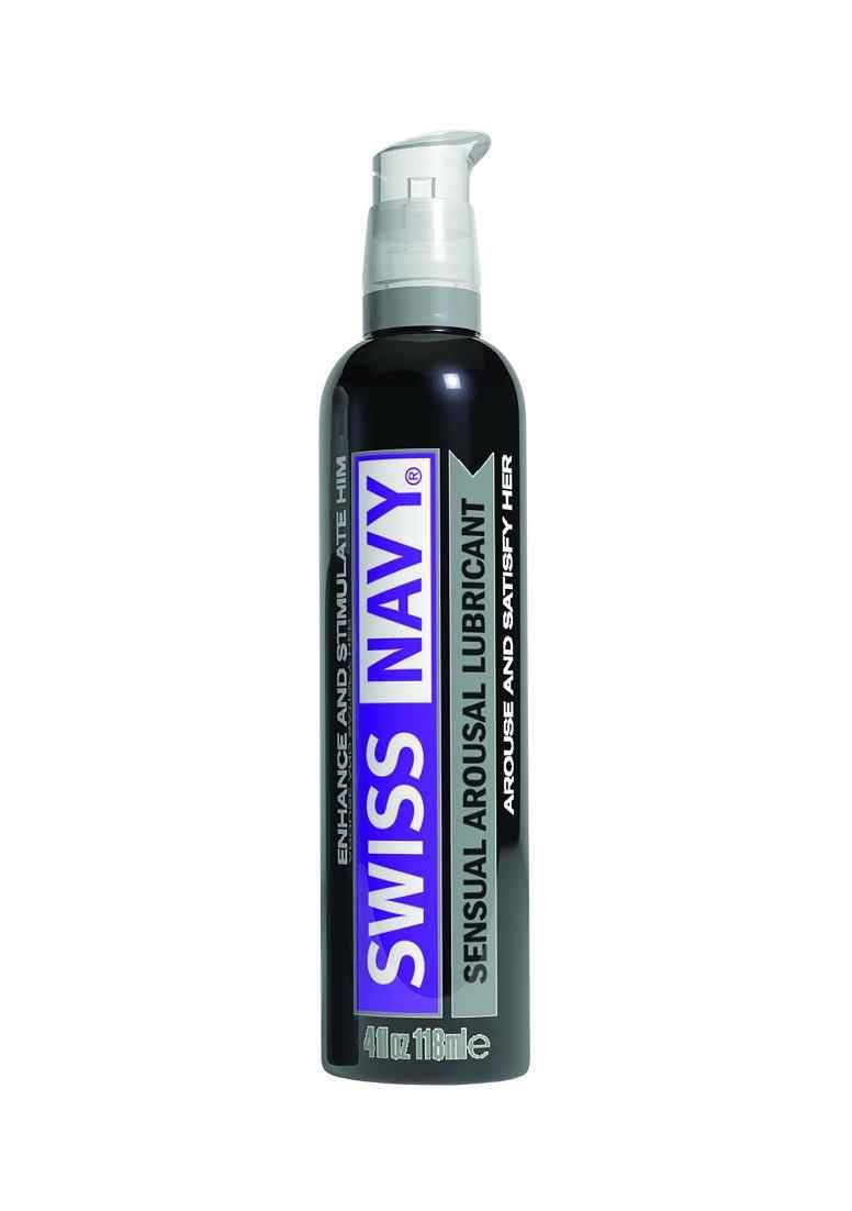 Dunkle Flasche mit Pumpkopf. Aufschrift: Swiss Navy, Sensual Arousal Lubricant. Enthält 118 ml.