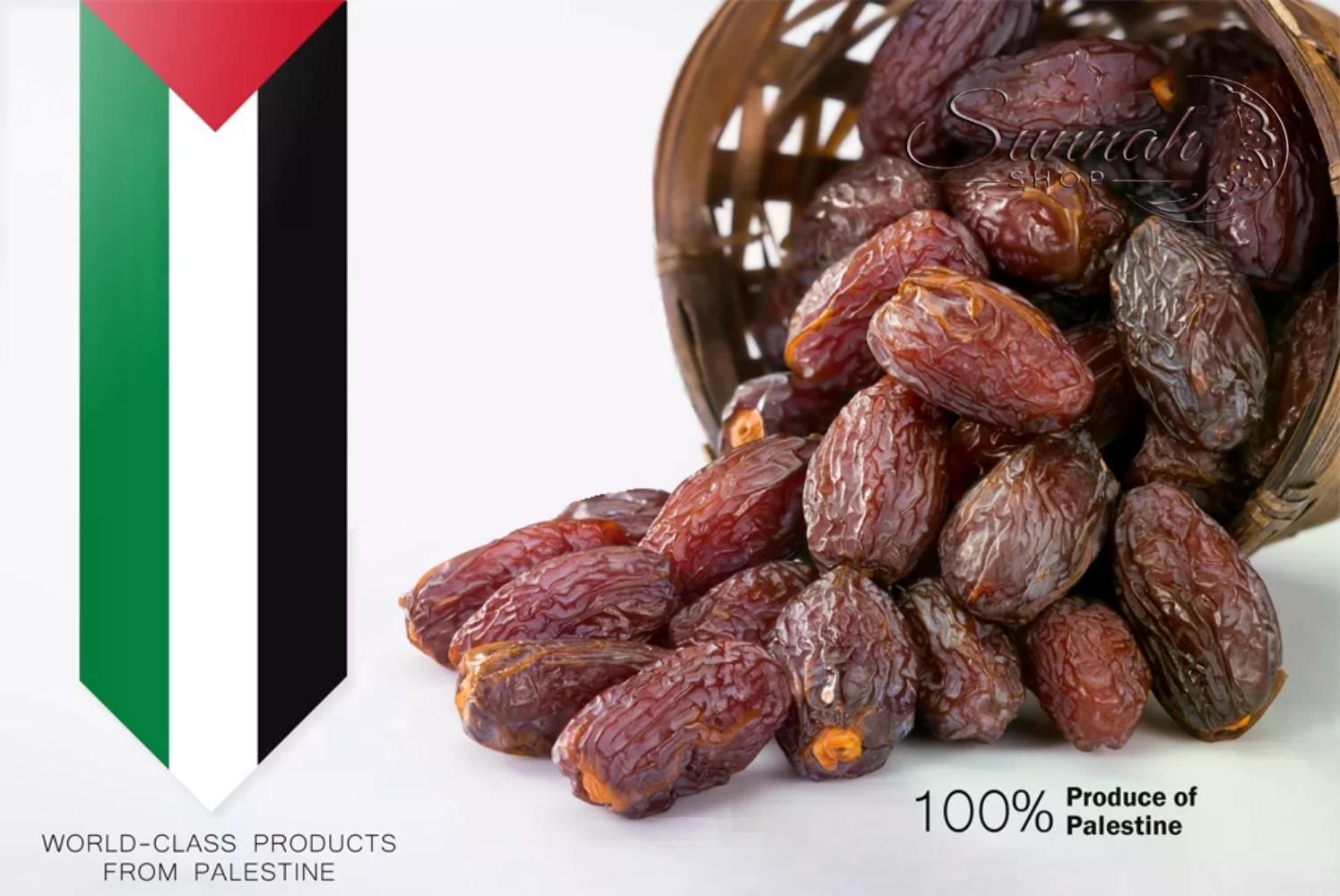 Medjool-Datteln in einem Korb, daneben die palästinensische Flagge. Text: "100% Produce of Palestine".