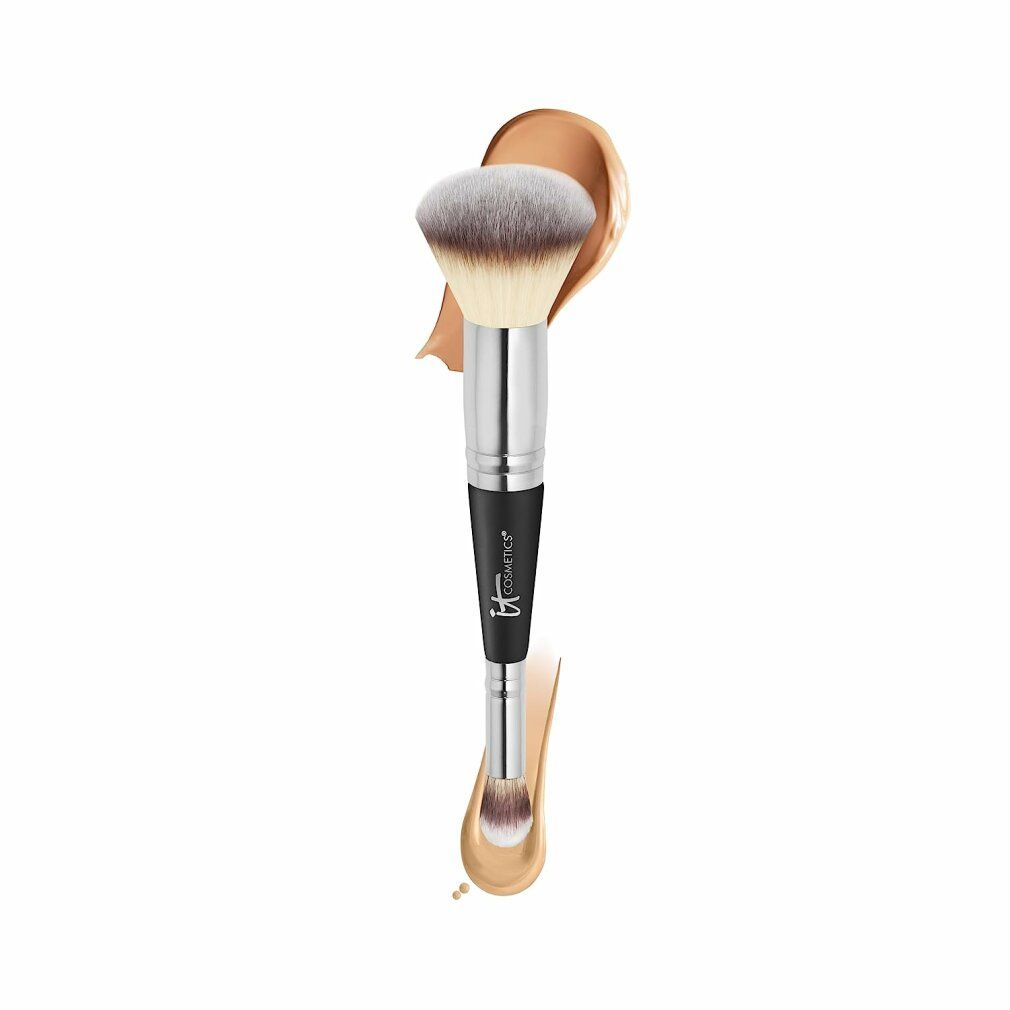 Doppel-Make-up-Pinsel. Großes, rundes Pinselende und kleines, spitzes Ende. Schwarzer Griff mit silbernen Akzenten. Marke sichtbar.