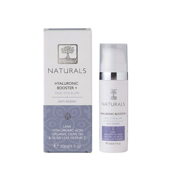 BIOselect Naturals Hyaluron Booster+ mit Verpackung. Flasche und Karton mit Produktinformationen und Logo. Anti-Aging-Produkt für Gesicht, Augen und Lippen.