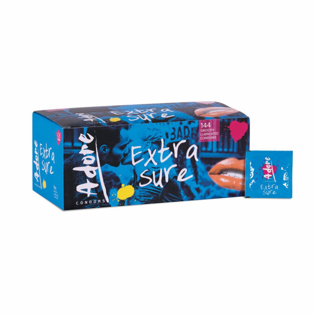 Schachtel mit Kondomen. Aufschrift: Adore Extra Sure. Einzelverpackung daneben. 144 Kondome.