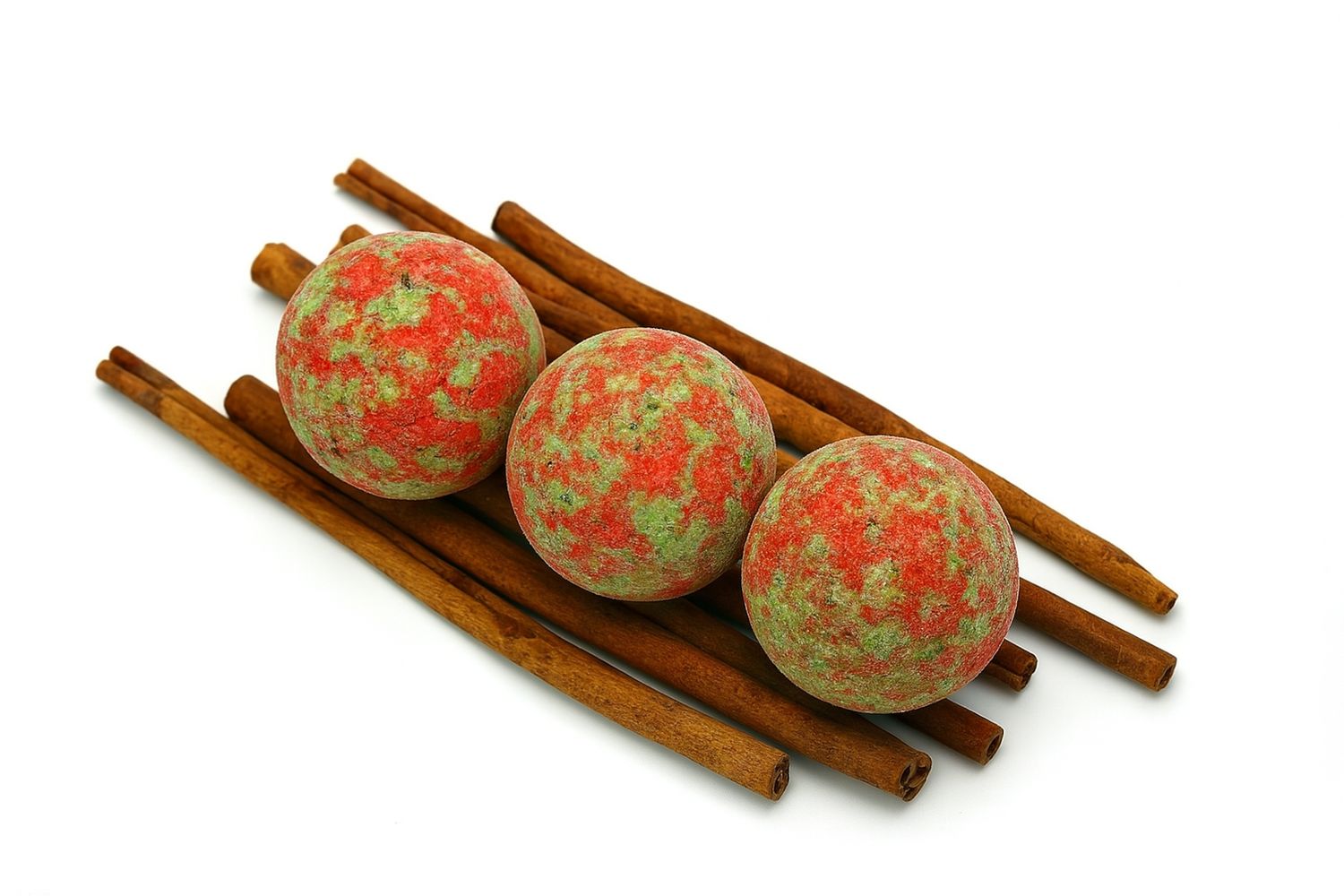 Nesbel Handgemachte Badebombe Grüner Apfel mit Traubenkernöl