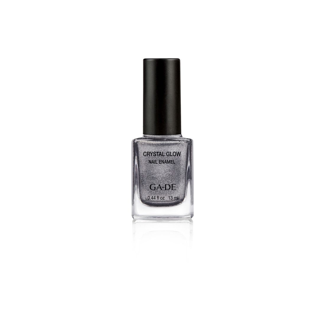 Ga-De Crystal Glow Nagellack. Graue, glitzernde Flüssigkeit in einer quadratischen Glasflasche mit schwarzem Deckel. Aufschrift: Crystal Glow, Nail Enamel.