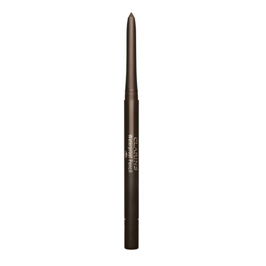 Brauner, wasserfester Stift. Aufschrift: Clarins Waterproof Pencil.