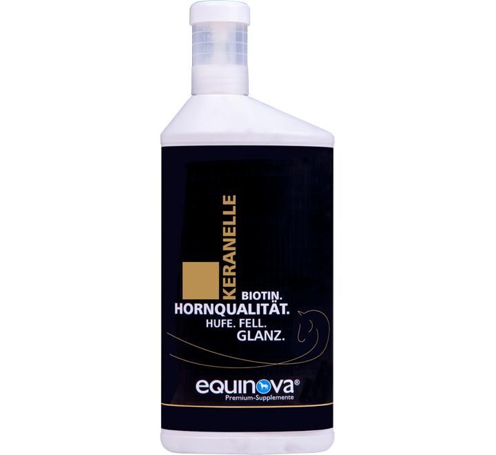 Flüssigkeit in weißer Flasche mit schwarzem Etikett. Aufschrift: Keranelle, Hornqualität, Biotin, Hufe, Fell, Glanz. Marke: equinova.