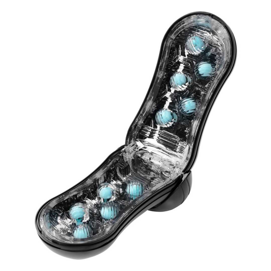 Geöffnetes schwarzes TENGA Flip Orb mit blauen Kugeln im Inneren. Transparente Innenseite. Schwarze Außenseite.
