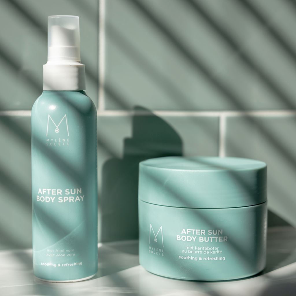Zwei türkisfarbene Mylène-Produkte: After Sun Body Spray und Body Butter. Aufschrift: After Sun, Mylène Soleil.