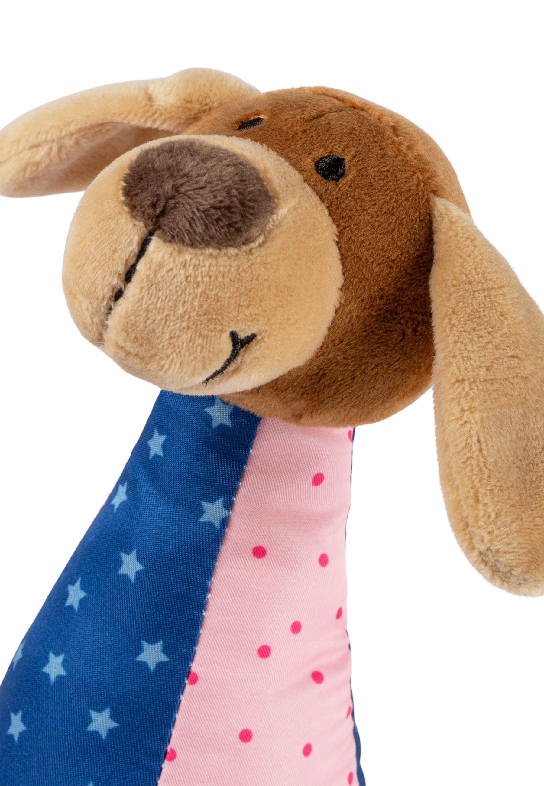 Nahaufnahme einer Stofftierfigur in Hundeform. Blau-rosa gemustert, mit Sternen und Punkten. "sigikid" Label.