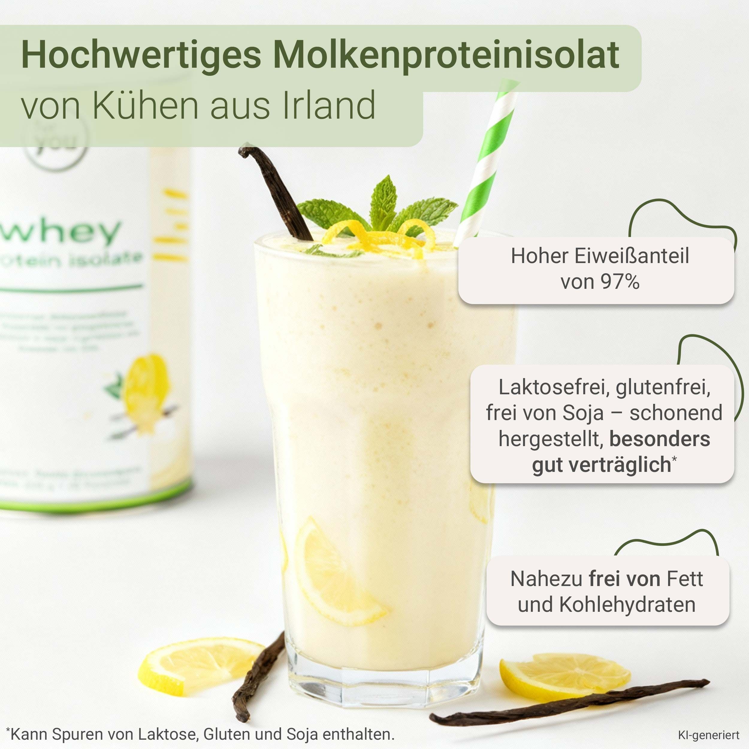 Ein Glas cremiges Molkenprotein-Shake mit Zitrone und Vanille, daneben eine Dose des Pulvers.