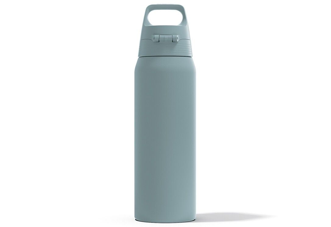 Isolierflasche in Hellblau. Zylindrische Form mit Deckel und Tragegriff. SIGG-Logo unten.