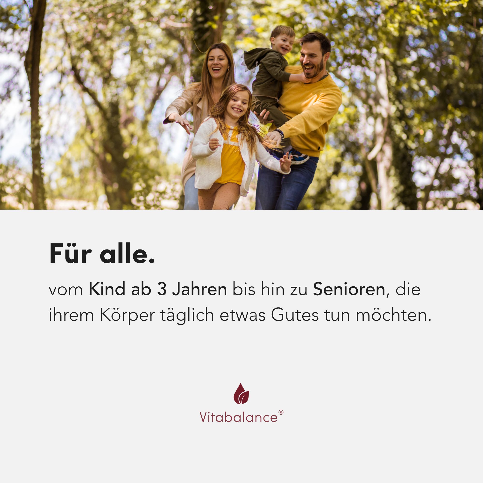 Glückliche Familie im Freien. Text: "Für alle. vom Kind ab 3 Jahren bis hin zu Senioren".