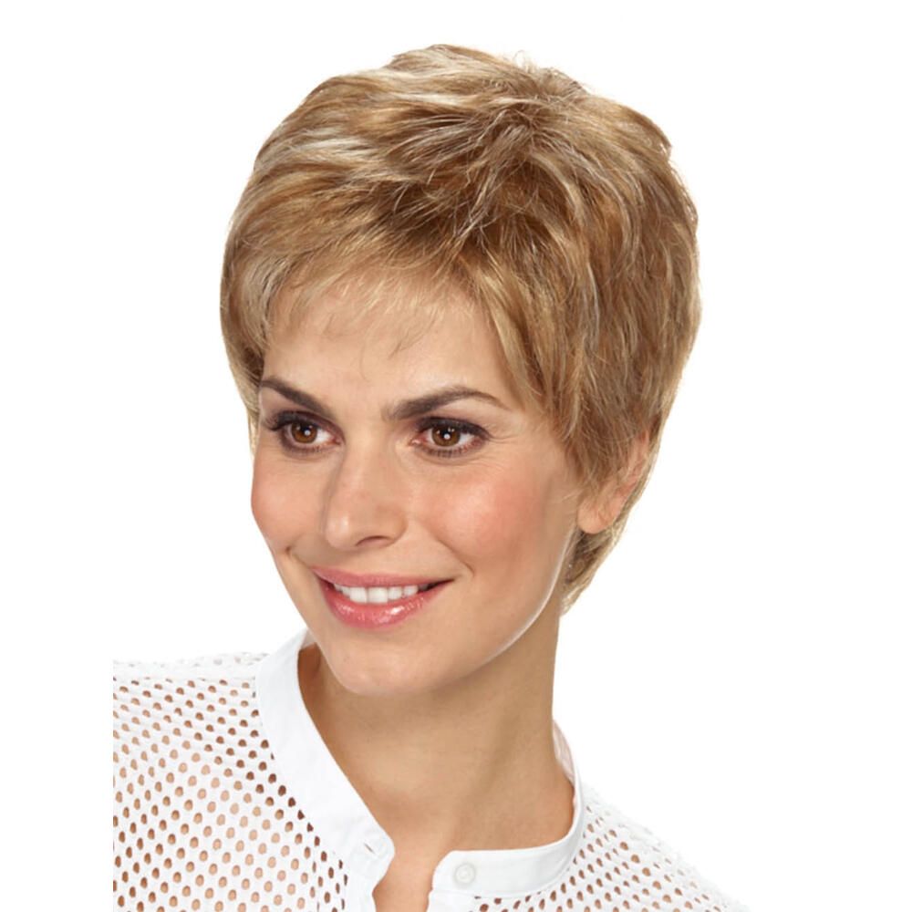 Kurzhaarperücke, blond mit Strähnen, Frau, Frontalansicht, lächelnd.
