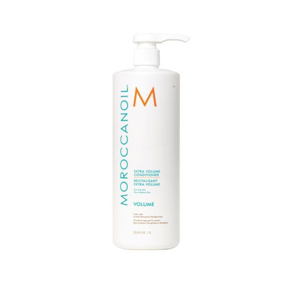 Weißer Conditioner-Behälter mit Pumpe. Text: Moroccanoil, Extra Volume Conditioner, Volume. Orangefarbenes Logo.