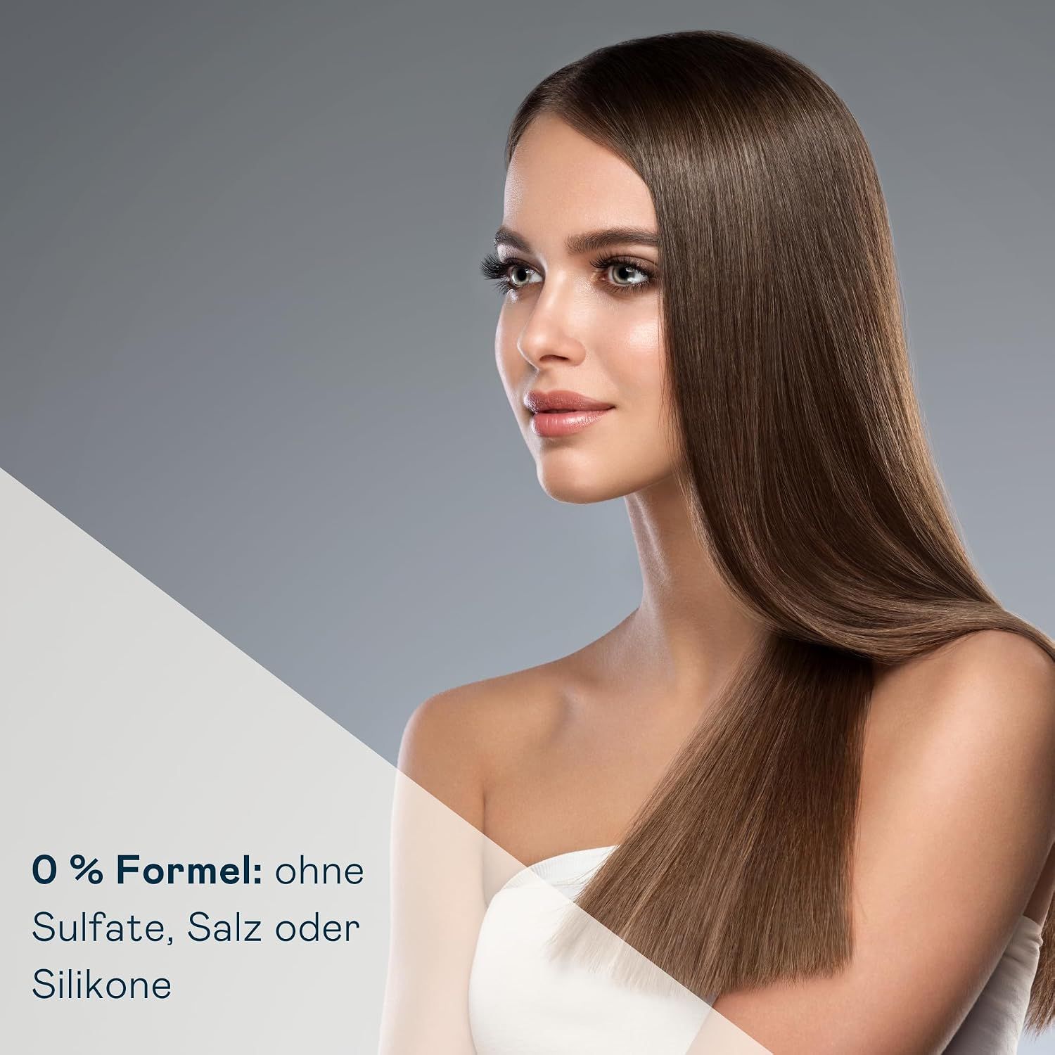 Eine Frau mit glattem, glänzendem Haar. 0% Formel: ohne Sulfate, Salz oder Silikone.