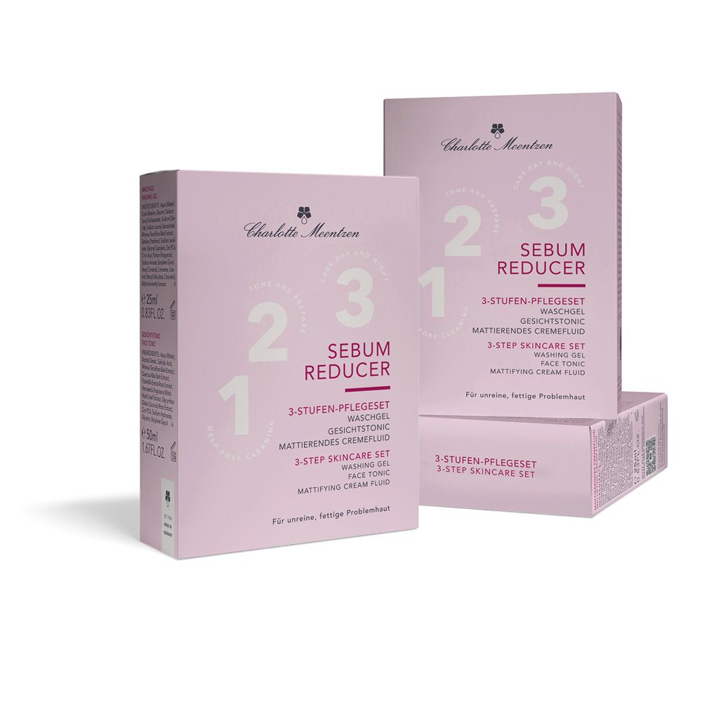 Drei rosa Schachteln mit Produktnamen und Aufschrift "Sebum Reducer". Aufschrift: 3-Stufen-Pflegeset, Waschgel, Gesichtstonic, mattierendes Cremefluid.
