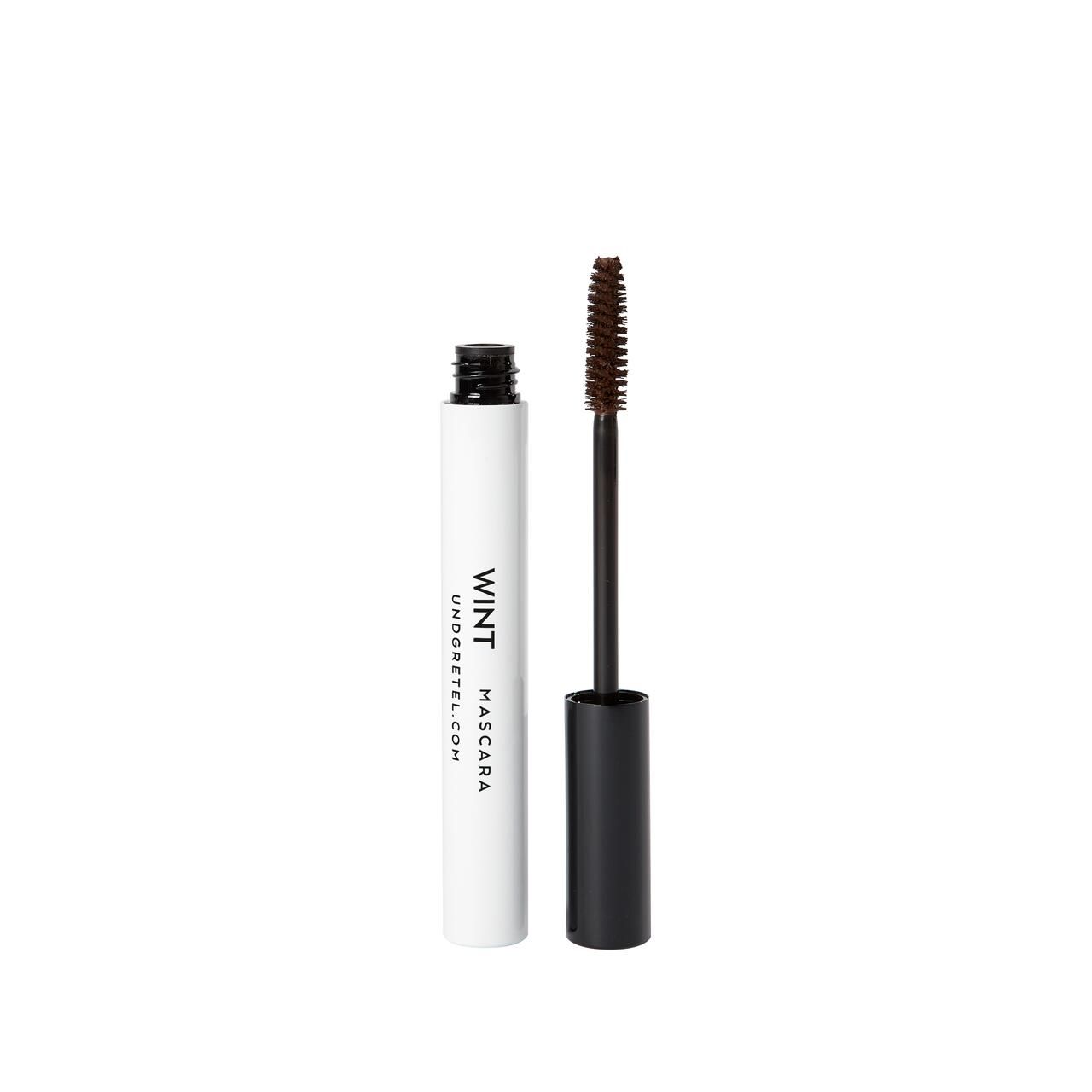 Mascara-Tube mit Bürste. Weißes Tube mit schwarzem Deckel. Bürste mit braunen Borsten. Text: WINT, UNDGRETEL.COM, MASCARA.