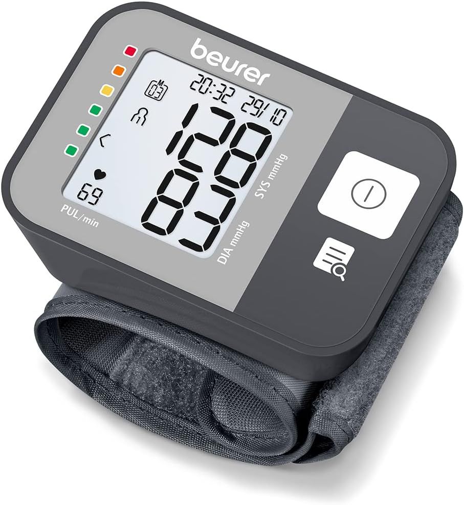 Handgelenk-Blutdruckmessgerät mit Display. Zeigt Messwerte und Datum. Marke: beurer.