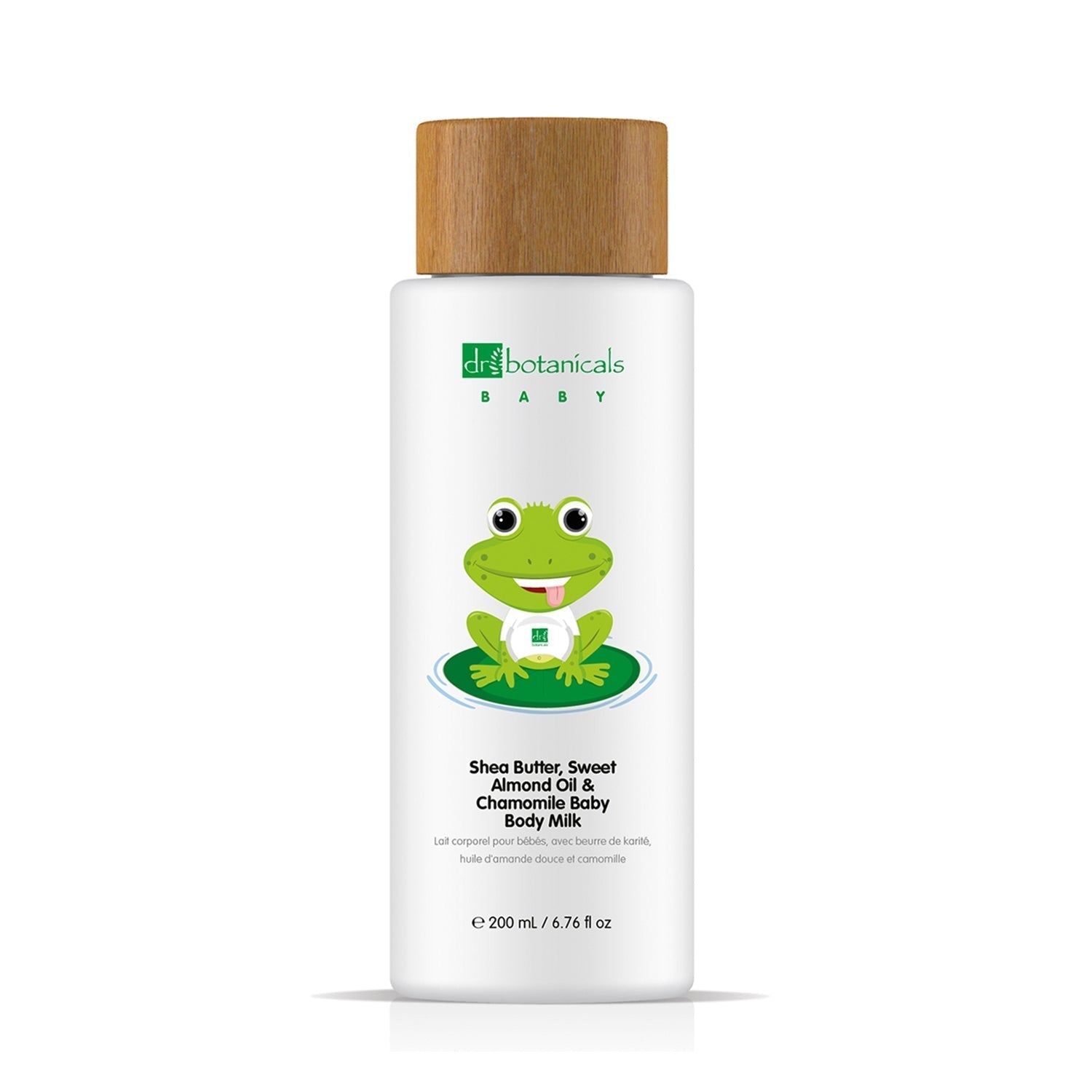 Weiße Flasche mit Holzdeckel. Aufdruck: Frosch, Produktname, Inhaltsstoffe. Marke: Dr Botanicals Baby.