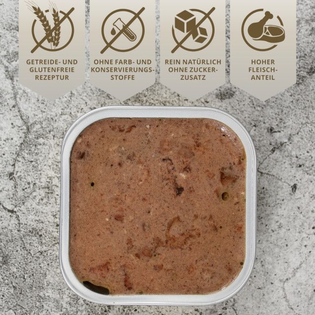 Hundefutter in einer Dose. Symbole: getreidefrei, ohne Farb- und Konservierungsstoffe, ohne Zuckerzusatz, hoher Fleischanteil.