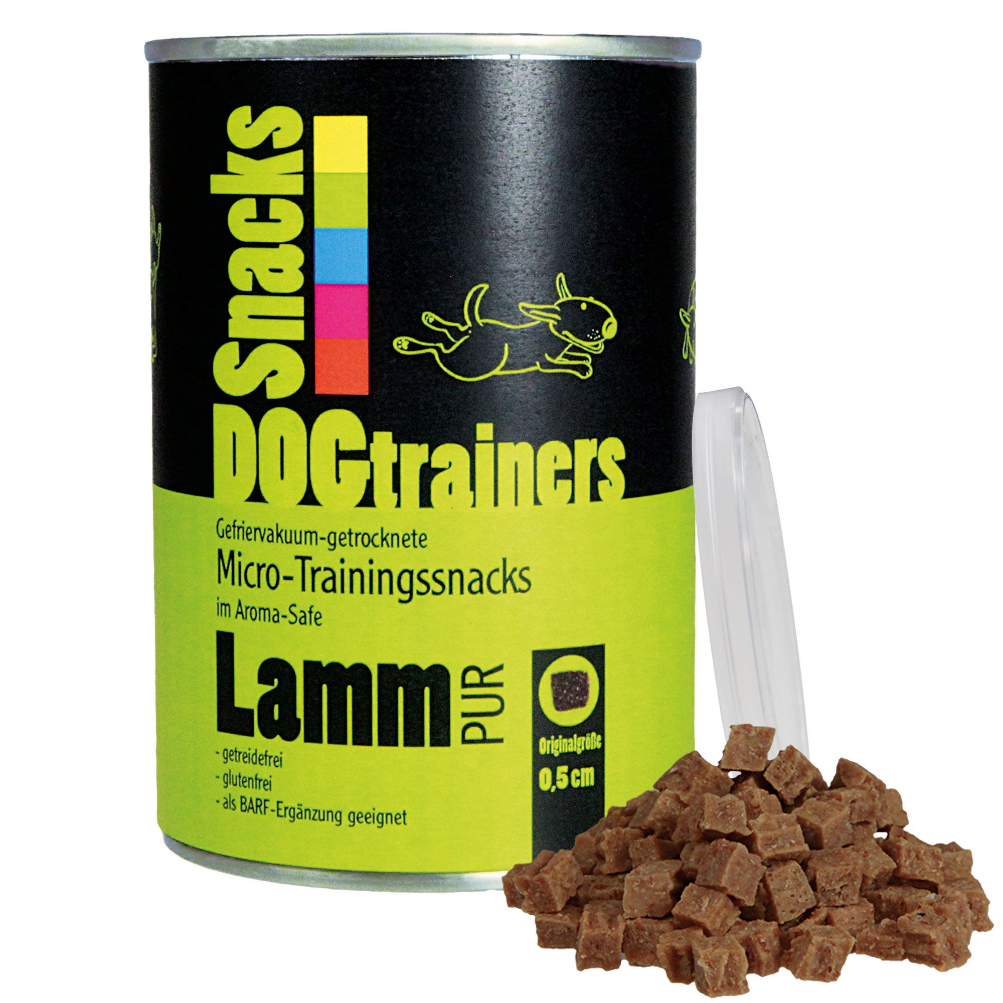 Dose mit DOGTrainers Lamm PUR und Snacks daneben. Transparenter Beutel. Würfelförmige Snacks, 0,5 cm. Grün-schwarzes Etikett.