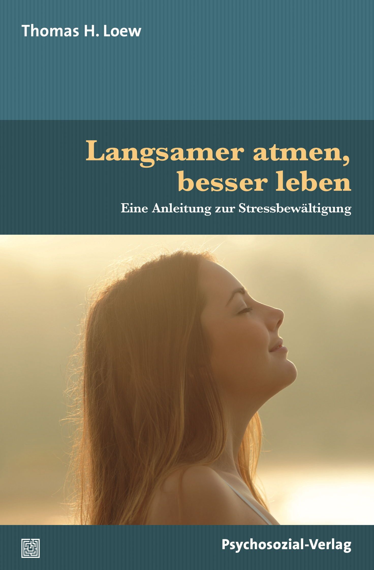 Buchcover mit Titel: Langsamer atmen, besser leben. Autor: Thomas H. Loew. Eine Frau atmet entspannt. Verlag: Psychosozial-Verlag.
