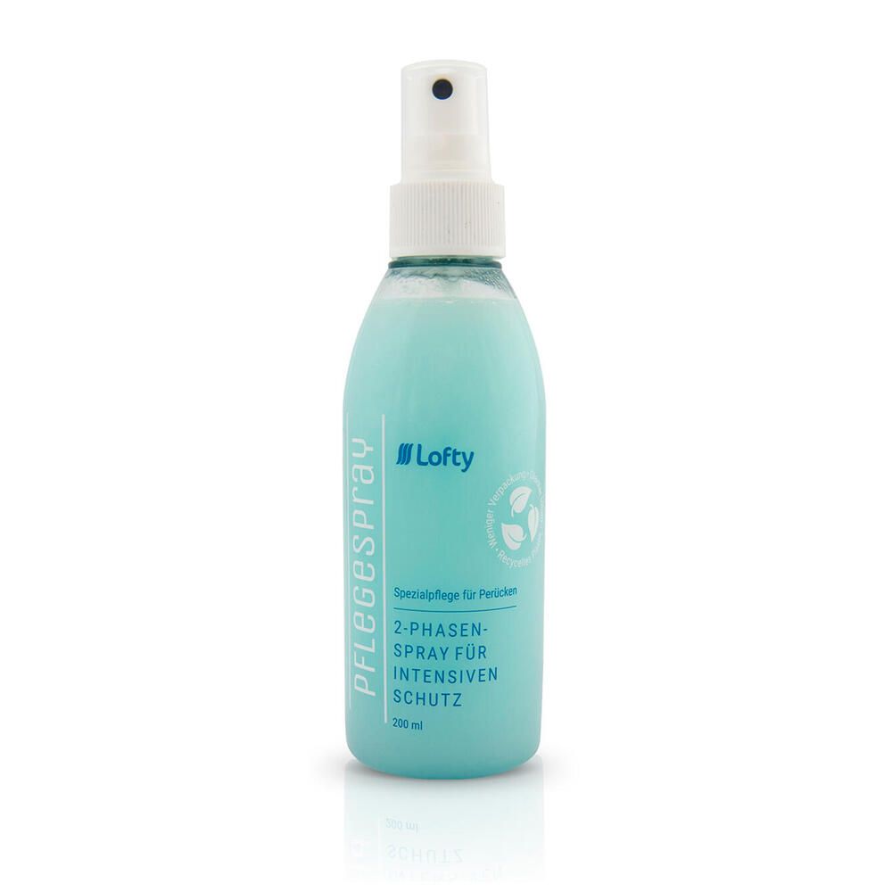 Türkisgrüne Sprühflasche mit weißem Sprühkopf. Aufschrift: Lofty, Pflegespray, 2-Phasen-Spray für intensiven Schutz. Recycling-Symbol.